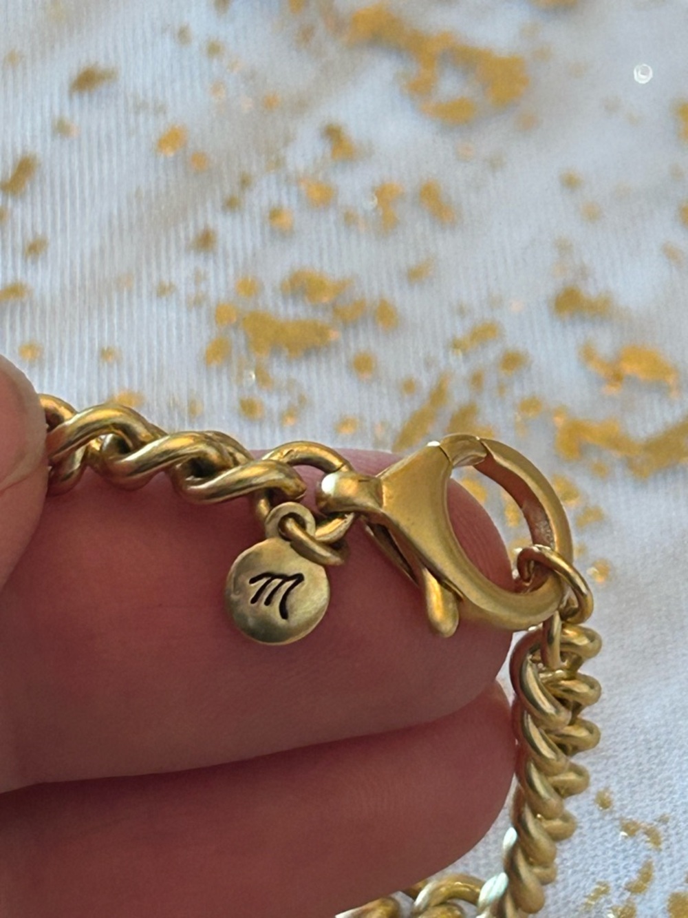 Madewell Gold Tone Curb Link Chain Bracelet, large clasp, adjustable length - Picture 4 of 6